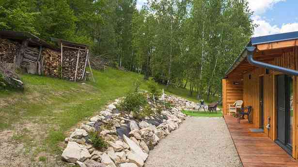 Pozemek - zapadni pohled od drevostavby