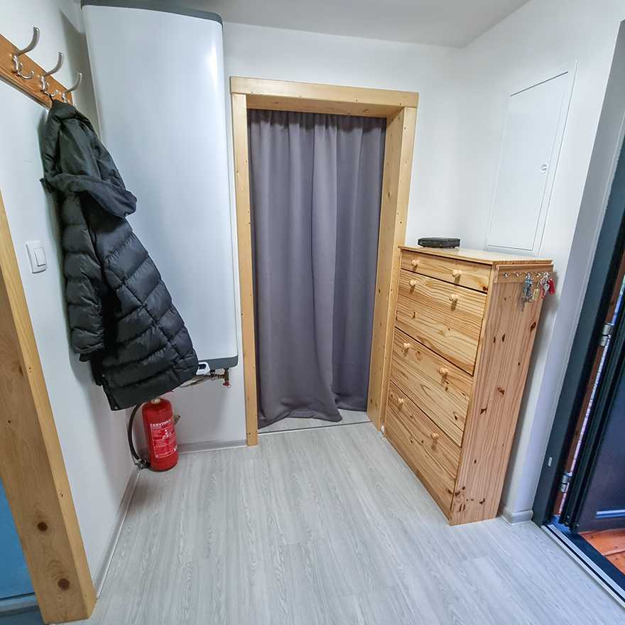 Predsin v drevostavbe